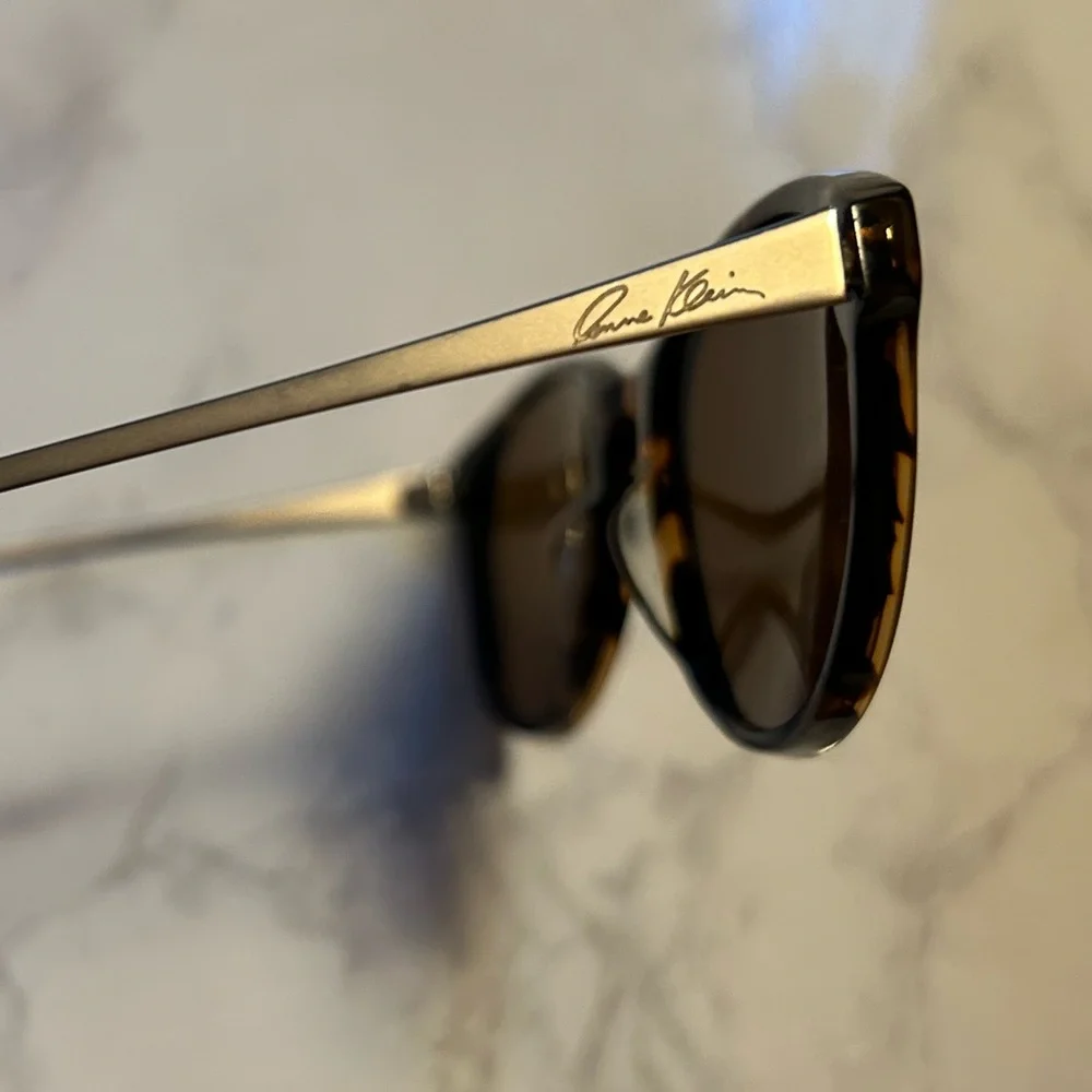 Anne Klein round/cat eye tortoise shell sunglasses